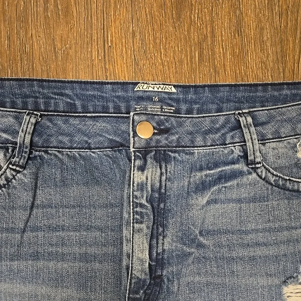 Runway Womens Blue Jean Skirt Distressed Size 16 - Picture 3 of 3